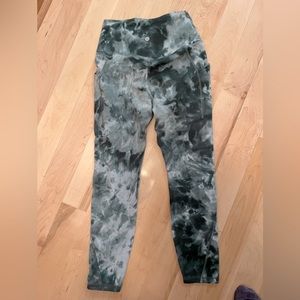 Lululemon Tye Dye leggings Sz 6